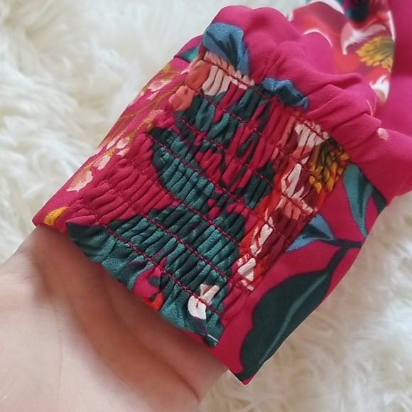 Floral blouse. - Picture 2 of 5